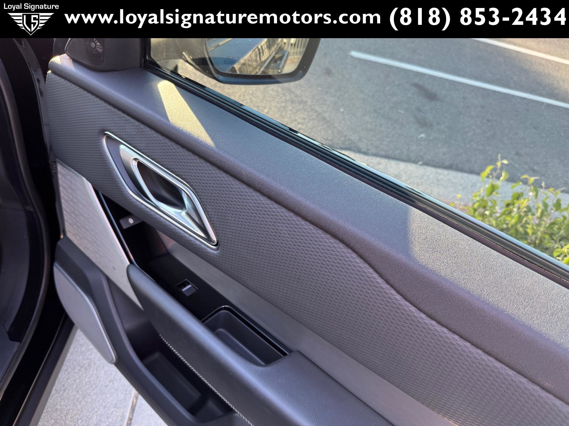 Used 2018 Land Rover Range Rover Velar R-Dynamic SE image 37