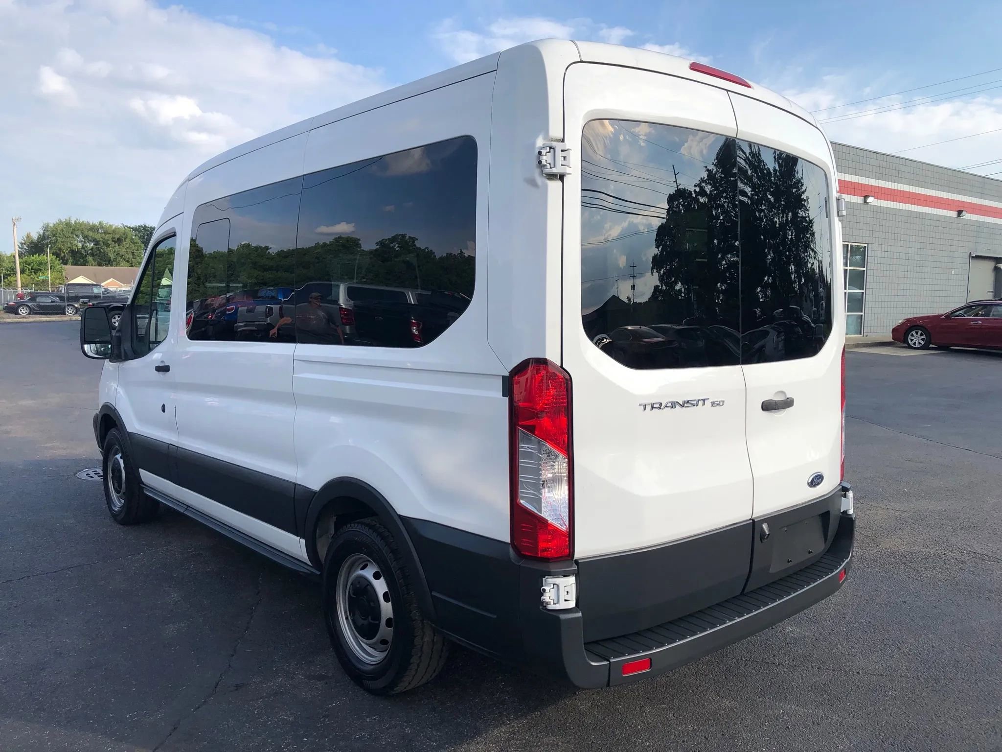 Used 2016 Ford Transit 150 XL image 3