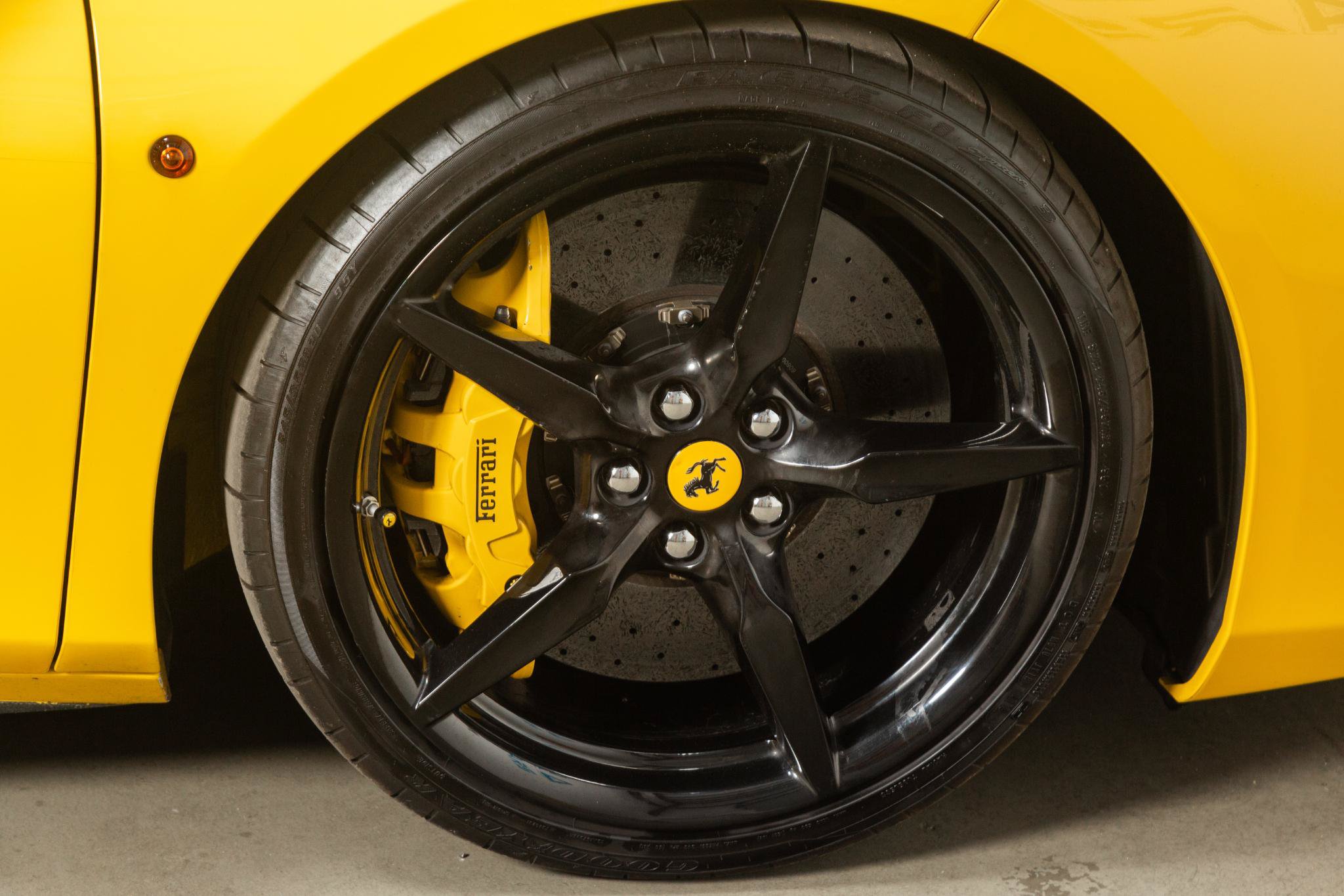 Used 2016 Ferrari 488 GTB RWD image 31