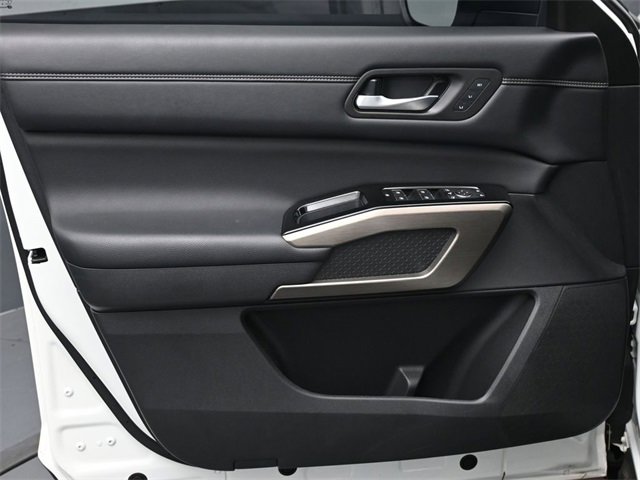 Used 2024 Nissan Pathfinder Platinum w/ Cargo Package image 11