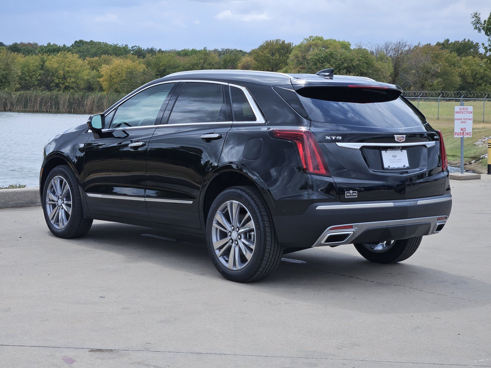 New 2026 Cadillac XT5 Premium Luxury FWD image 3