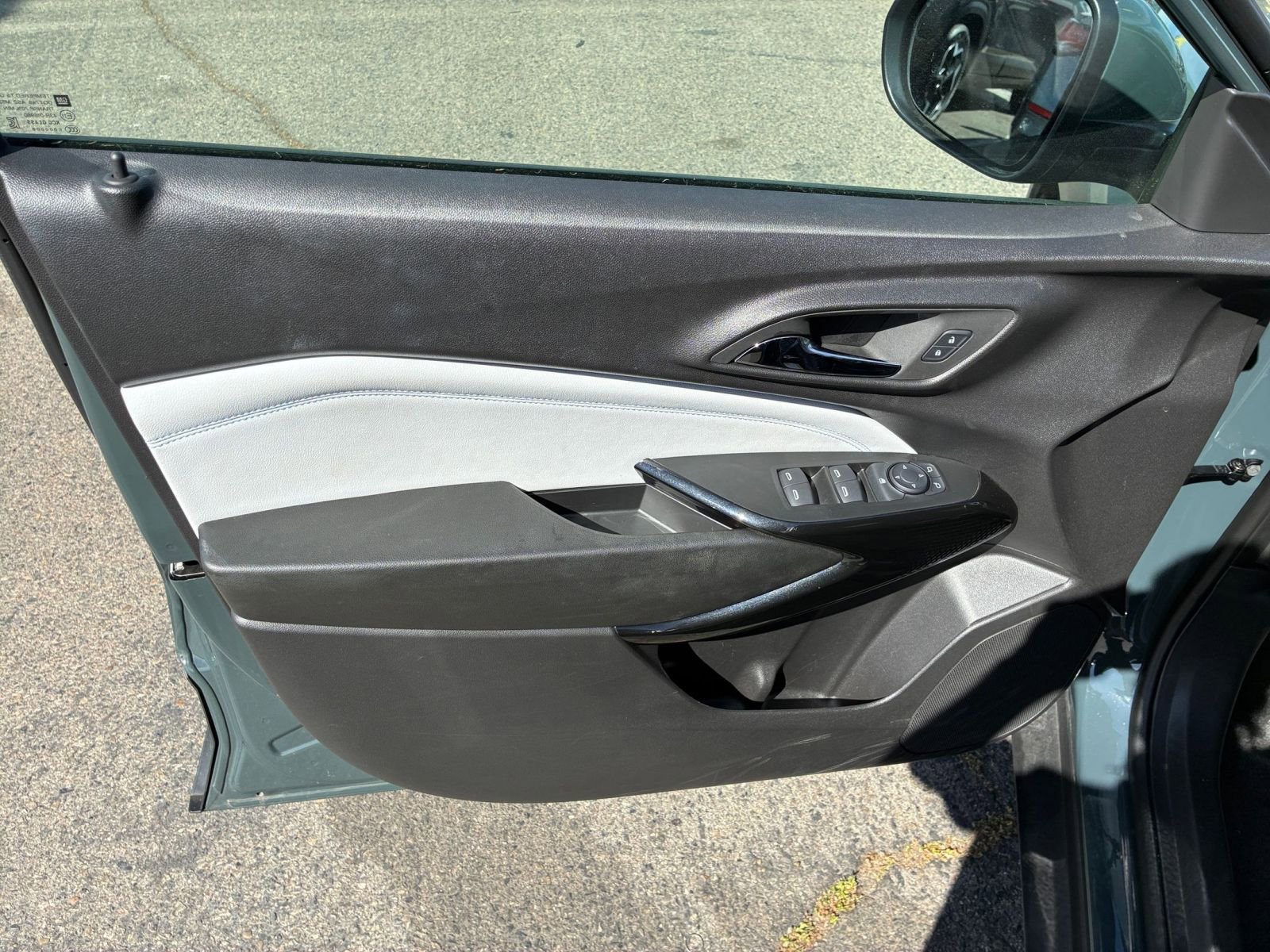 Used 2025 Chevrolet Trax LT image 18