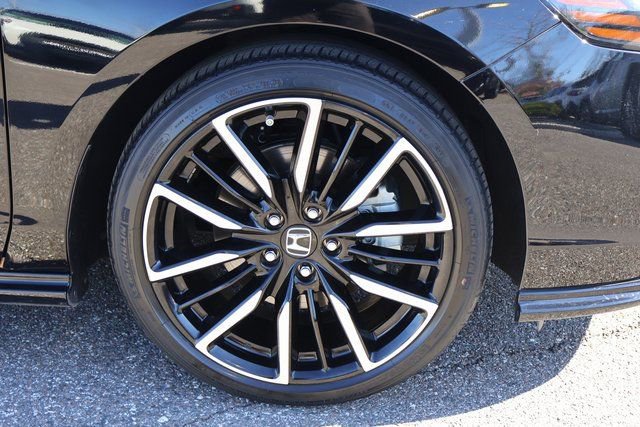 Used 2023 Honda Accord Touring image 9