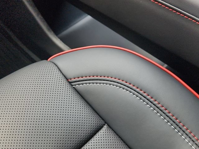New 2027 Chevrolet Traverse RS w/ LPO, Floor Liner Package FWD image 32
