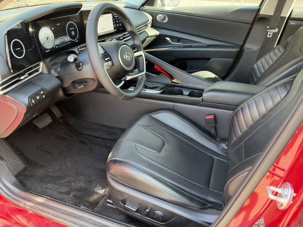 Used 2023 Hyundai Elantra Limited image 25