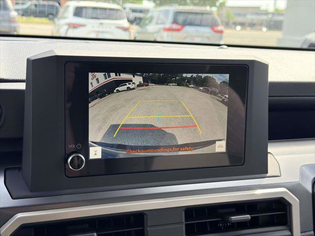 Certified 2025 Toyota Tacoma SR5 AWD/4WD image 4