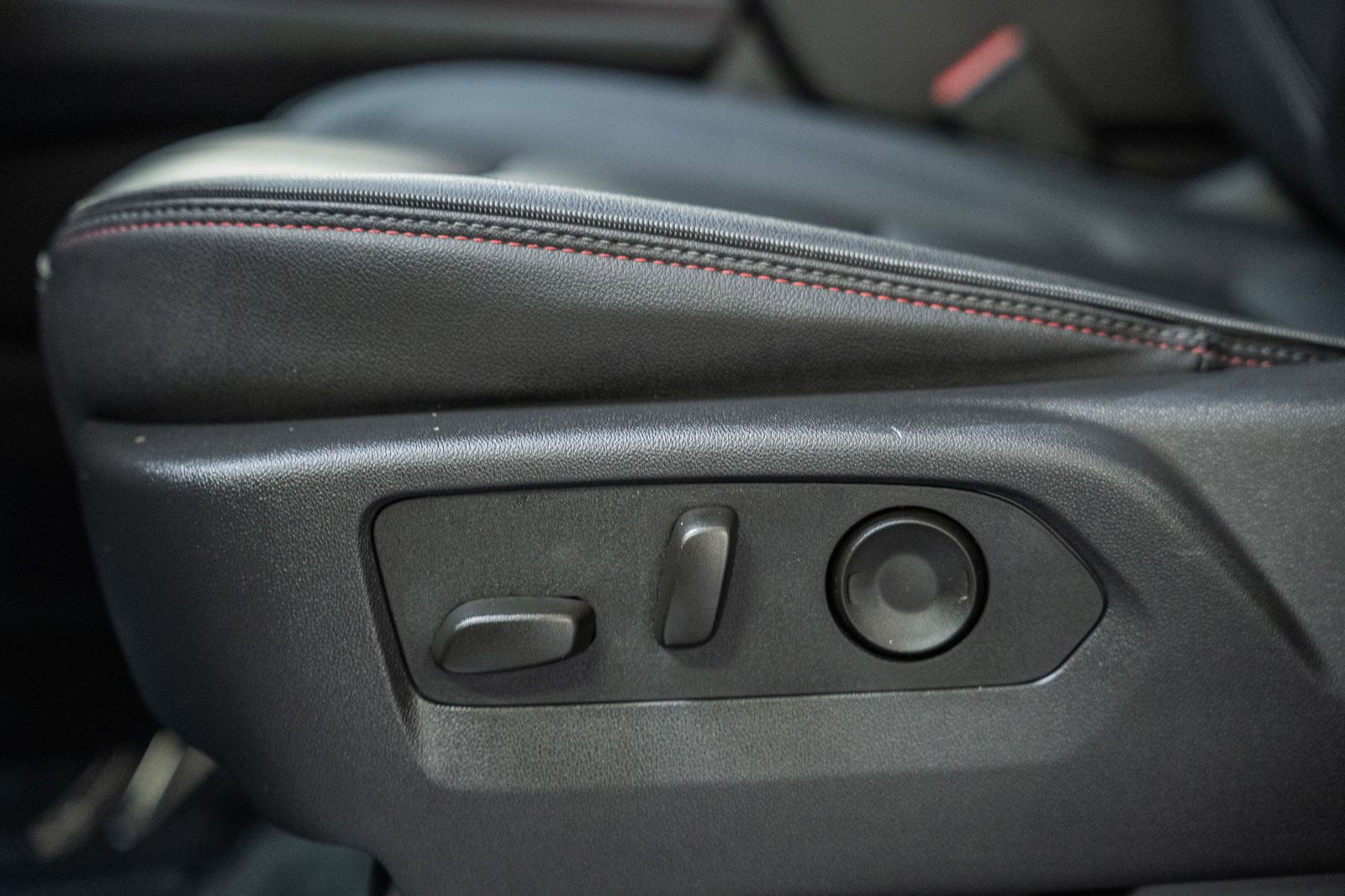 Used 2025 Chevrolet Suburban RST w/ Advanced Technology Package image 45