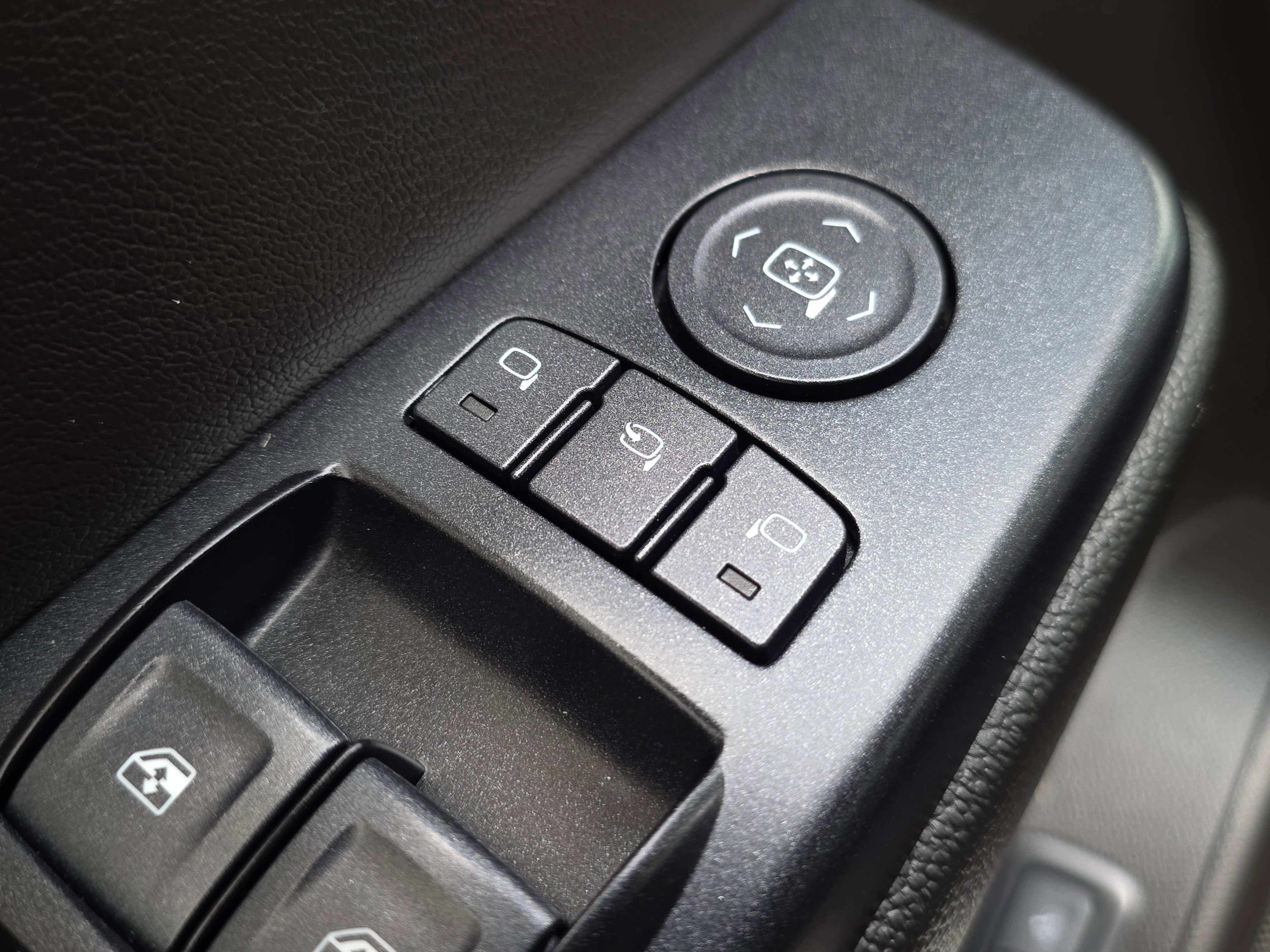 Used 2018 GMC Yukon Denali w/ Open Road Package image 14