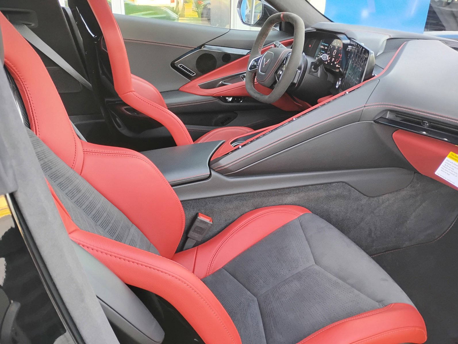 Used 2025 Chevrolet Corvette Stingray Premium Cpe w/ Z51 Performance Package image 29