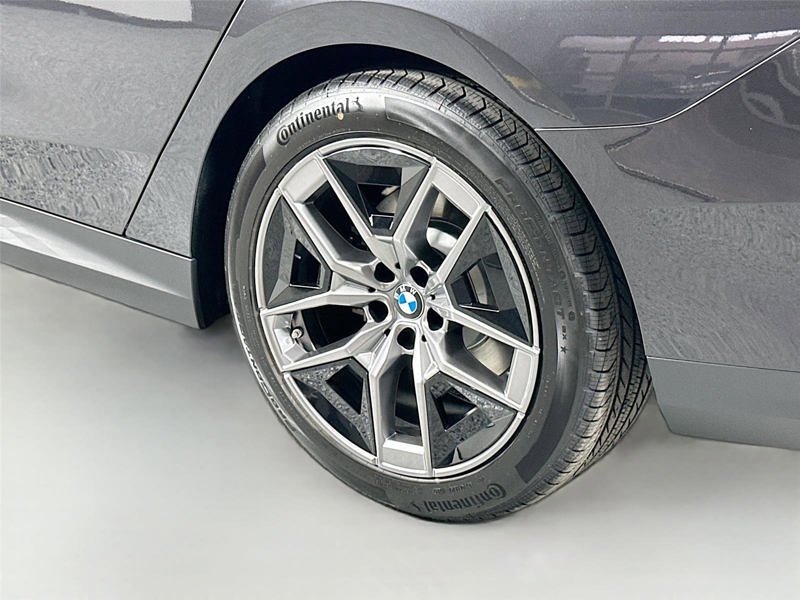Certified 2026 BMW 530i w/ Premium Package RWD image 9