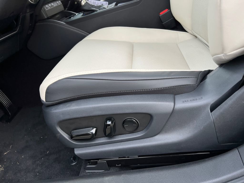 Certified 2025 Lexus ES 350 w/ Premium Package image 13