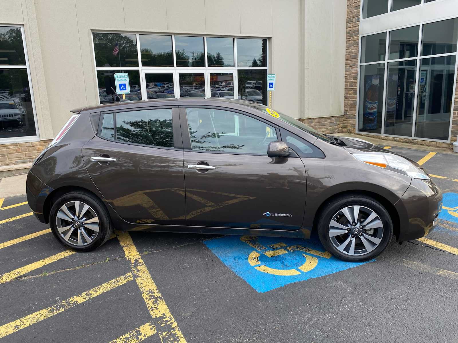 Used 2016 Nissan Leaf SV FWD image 14