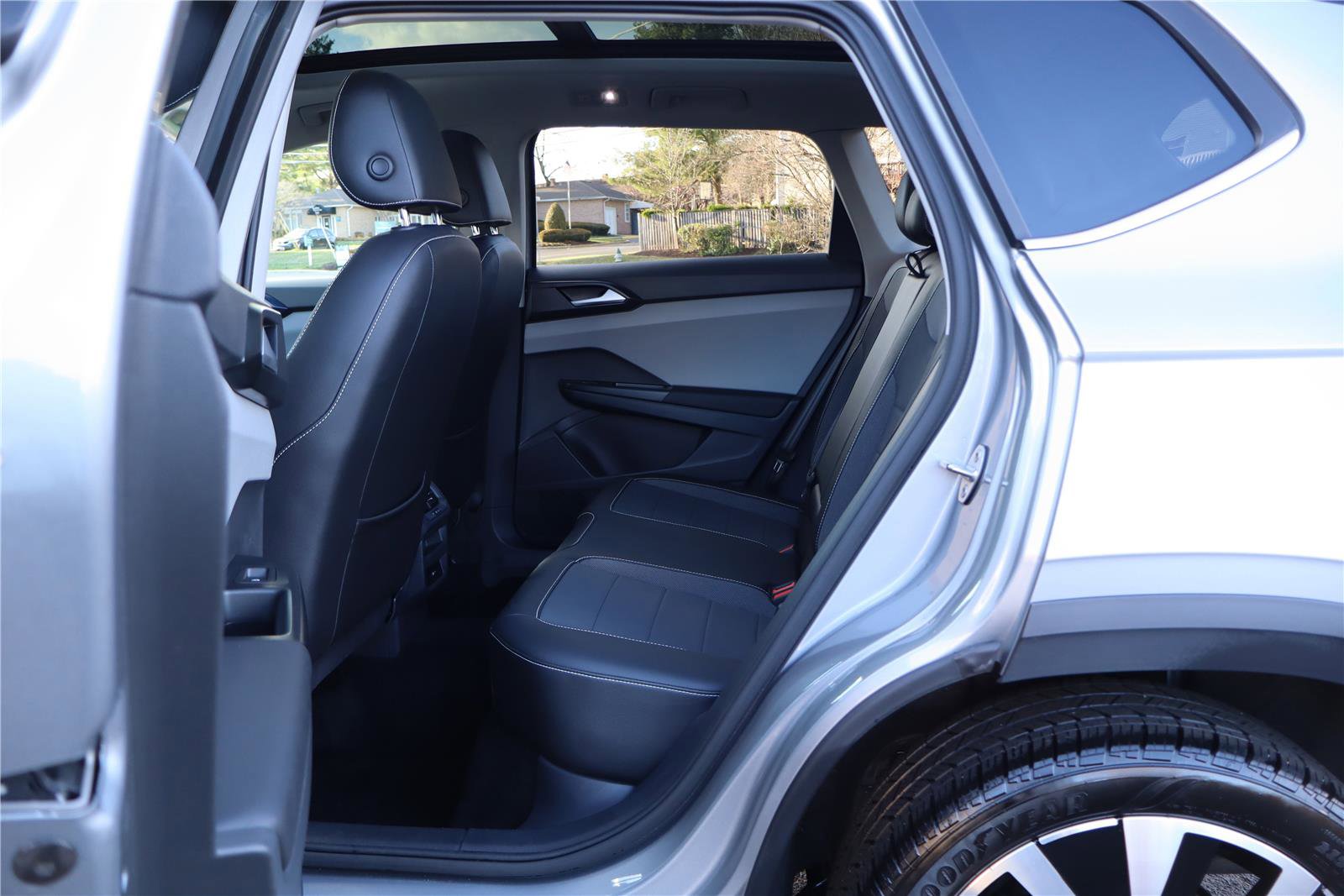 Certified 2023 Volkswagen Taos SE w/ Panoramic Sunroof Package image 26