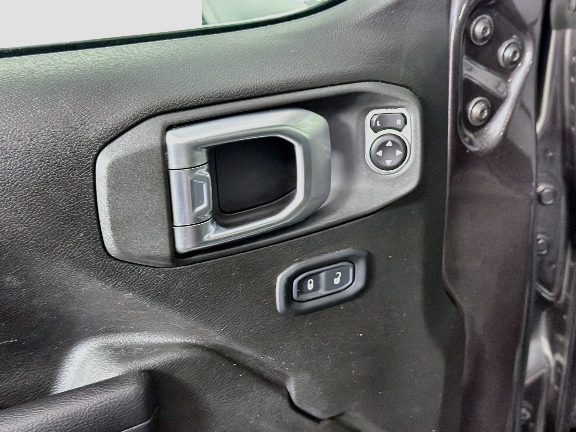 Used 2024 Jeep Wrangler Unlimited AWD/4WD image 15