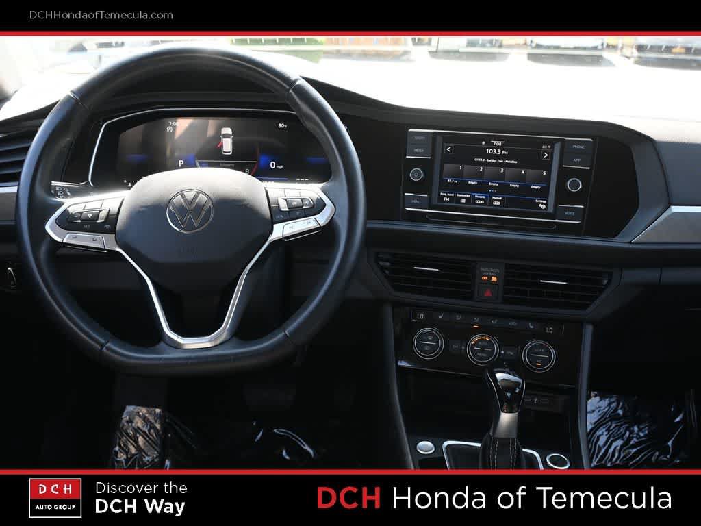 Used 2024 Volkswagen Jetta SE FWD image 9