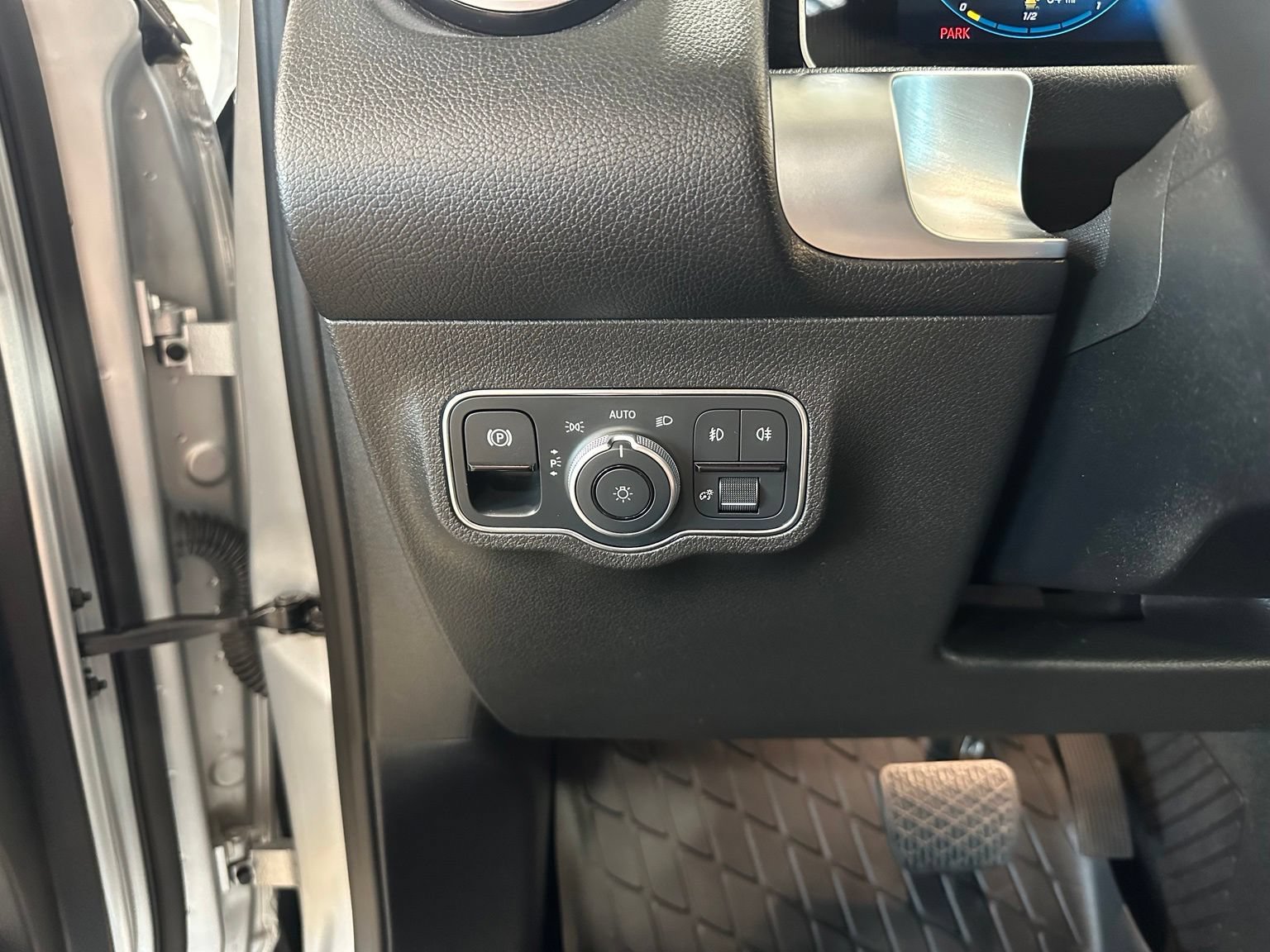 Used 2021 Mercedes-Benz GLB 250 image 24