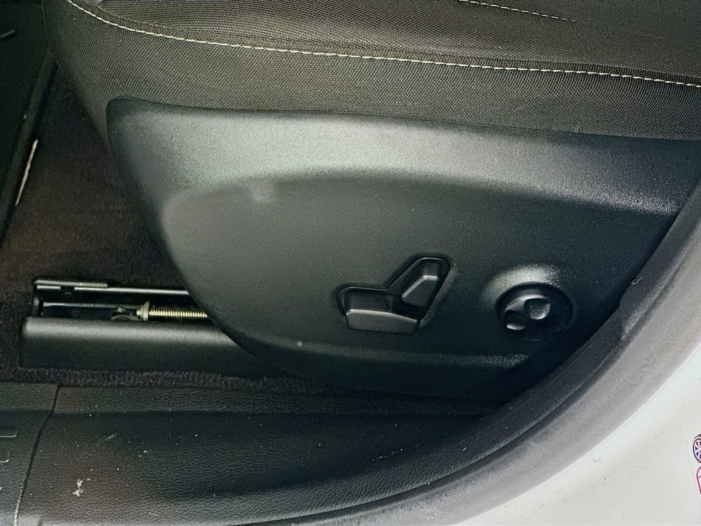 Used 2017 Jeep Cherokee Latitude w/ Comfort & Sound Group image 23