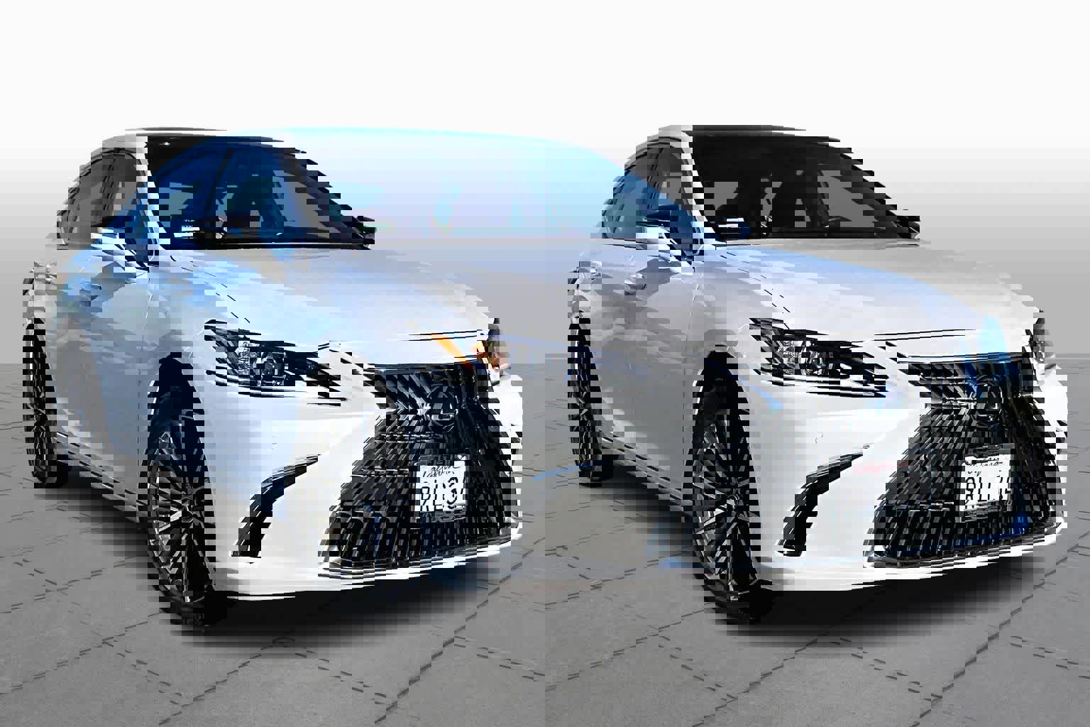 Used 2025 Lexus ES 350 w/ Premium Package image 2