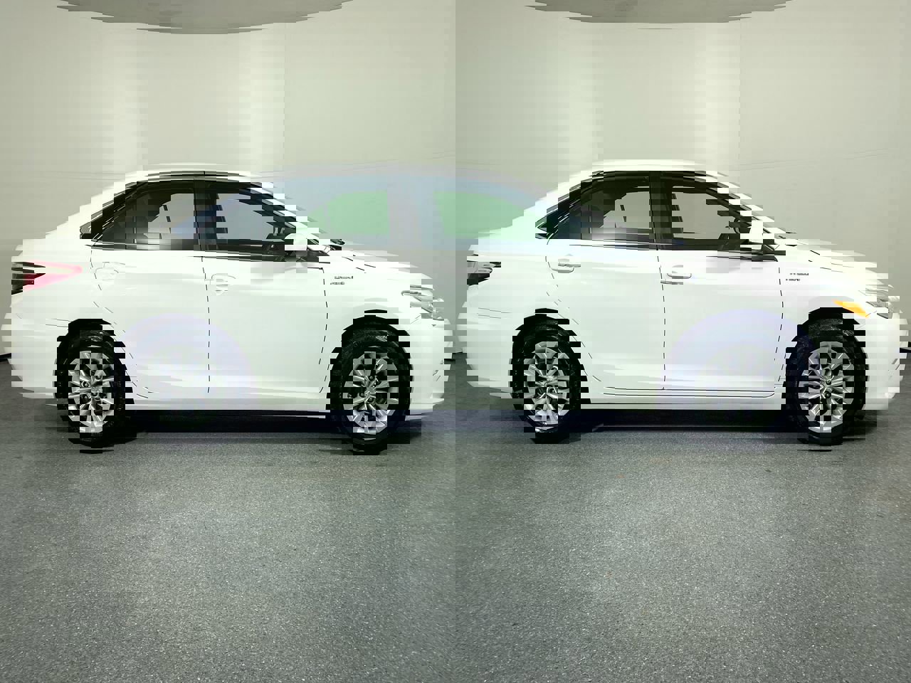 Used 2015 Toyota Camry LE image 35