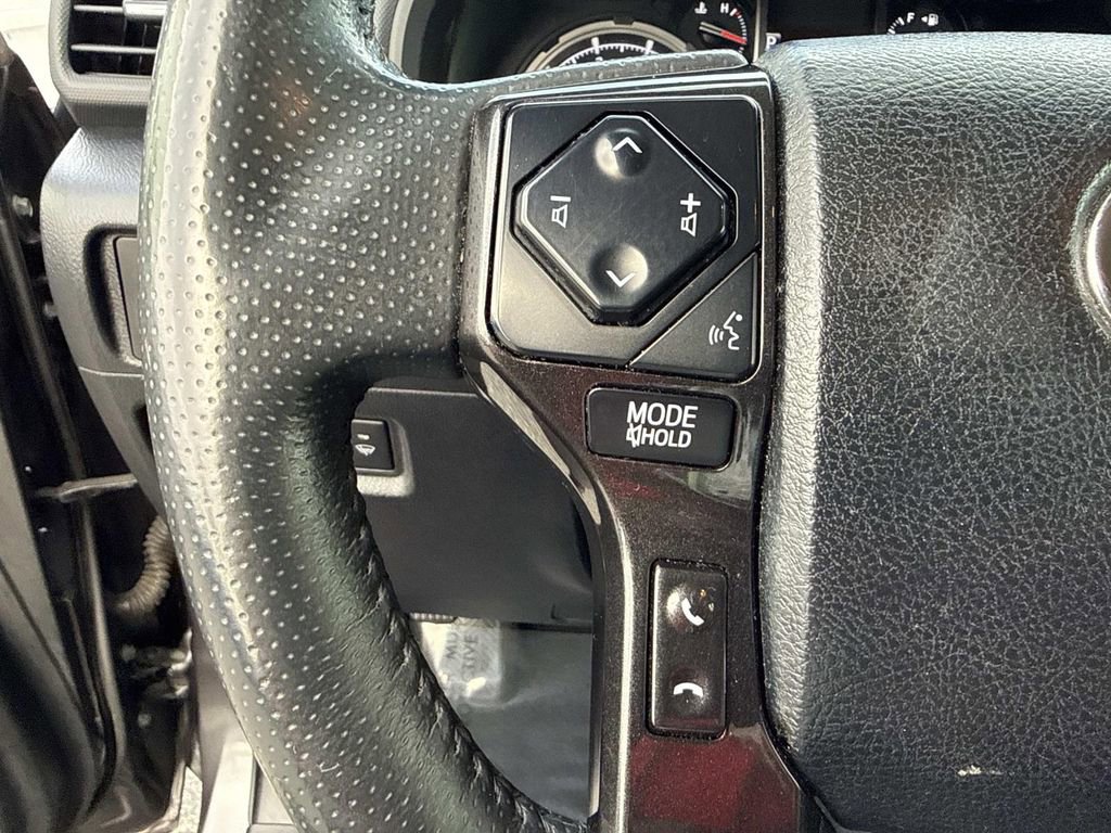 Used 2022 Toyota 4Runner TRD Off-Road Premium AWD/4WD image 48