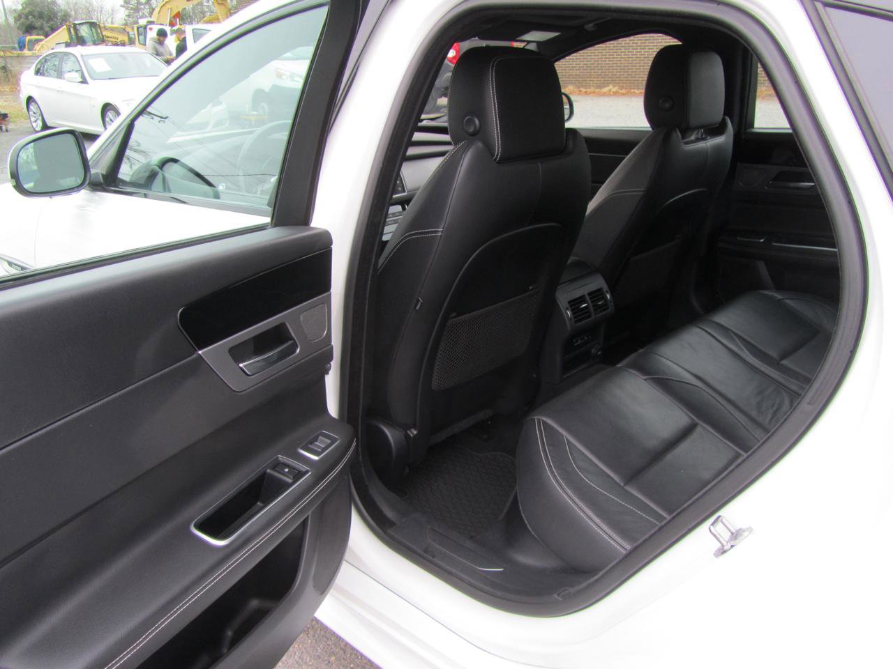 Used 2016 Jaguar XF R-Sport image 19