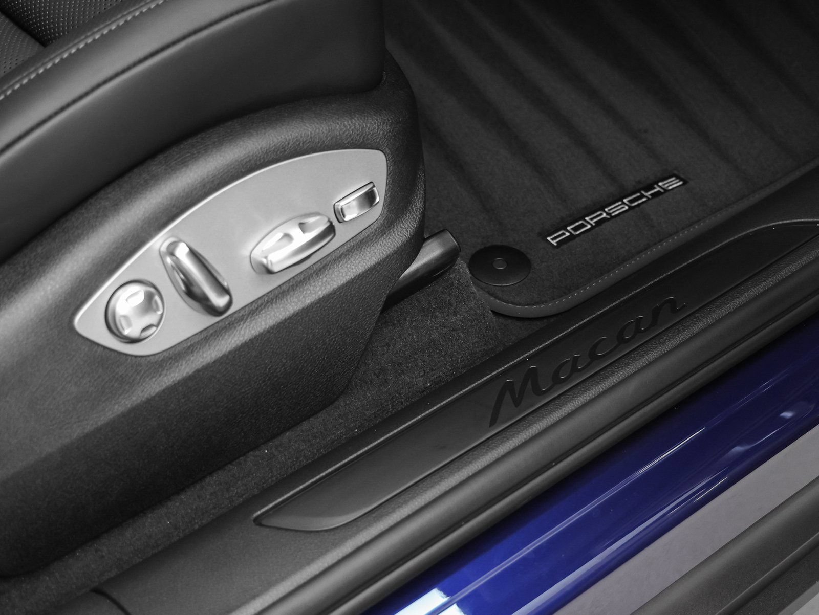 Used 2025 Porsche Macan AWD/4WD image 19