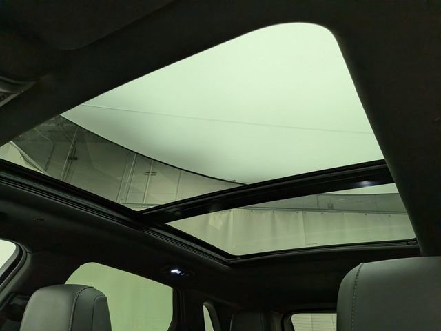Certified 2023 Cadillac XT5 Premium Luxury w/ LPO, Floor Liner Package AWD/4WD image 19