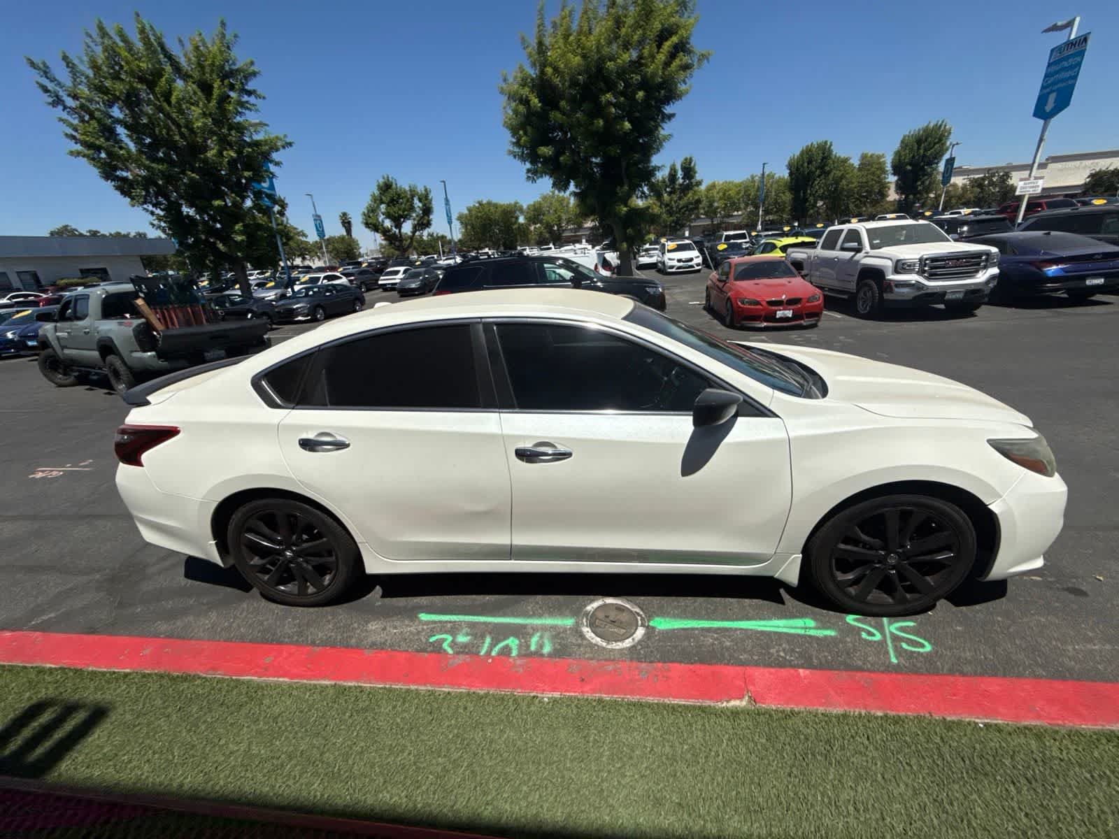 Used 2018 Nissan Altima 2.5 SR w/ SR Midnight Edition FWD image 4
