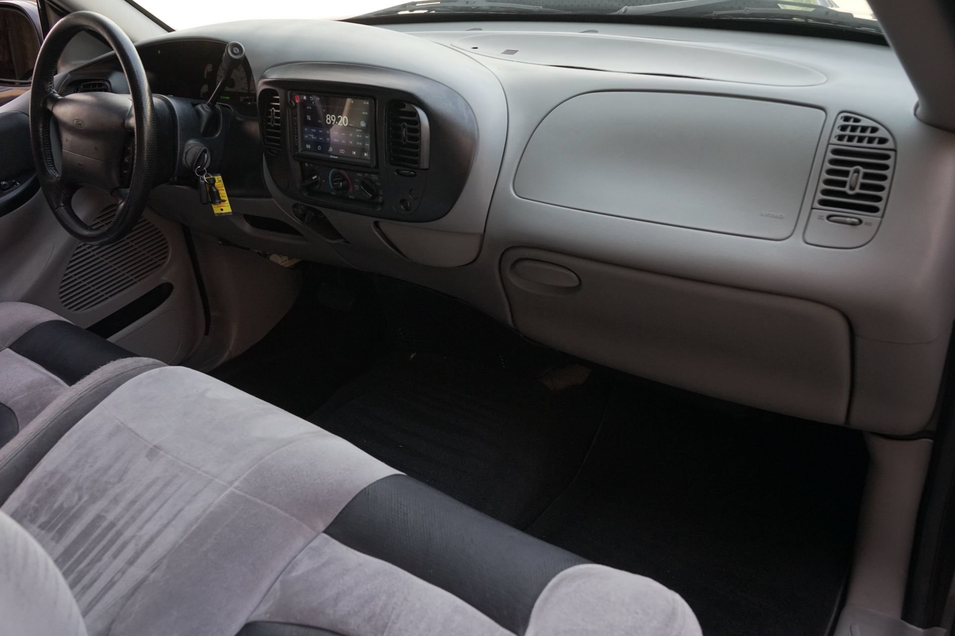 Used 2004 Ford F150 Lightning RWD image 5