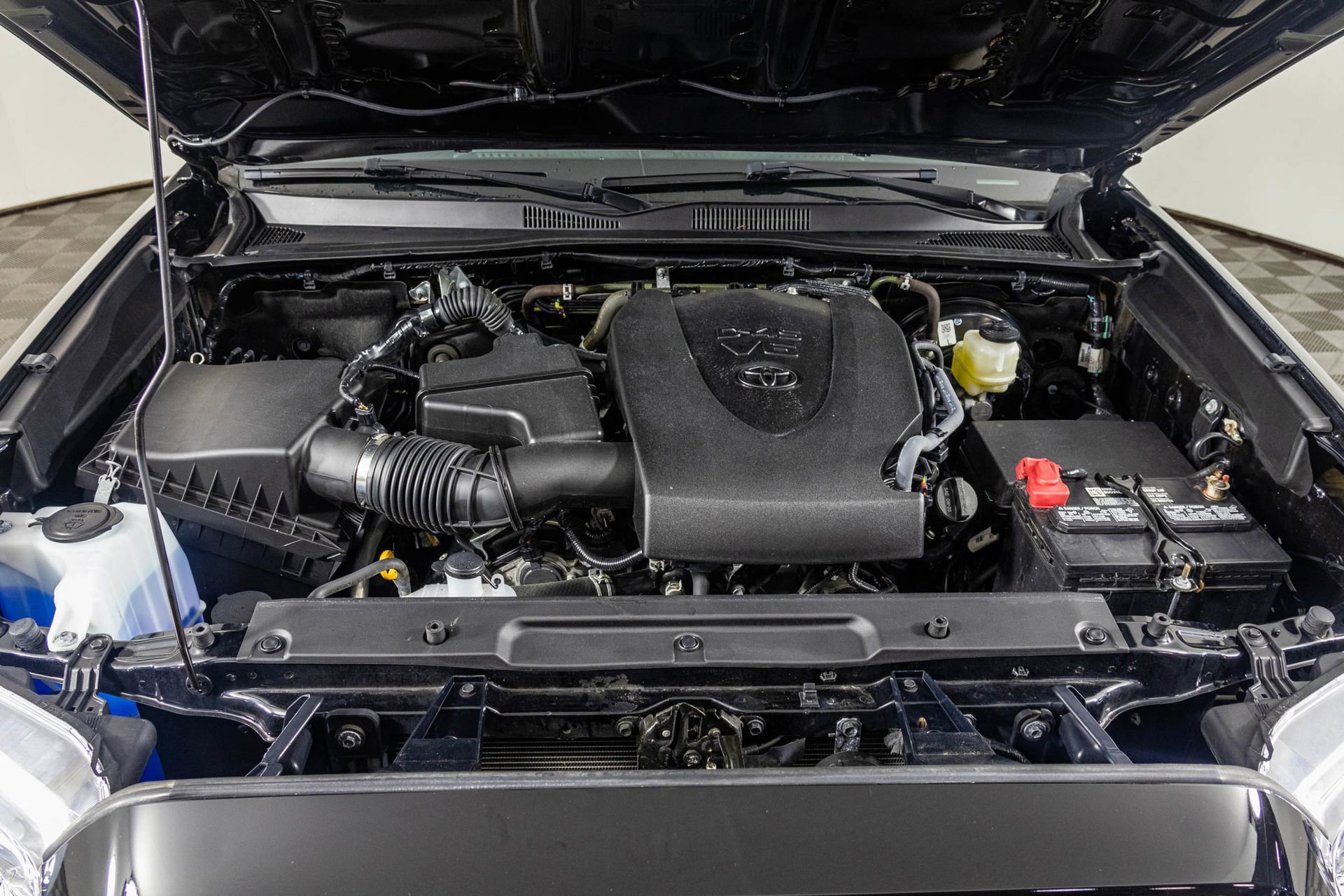 Used 2023 Toyota Tacoma SR AWD/4WD image 46