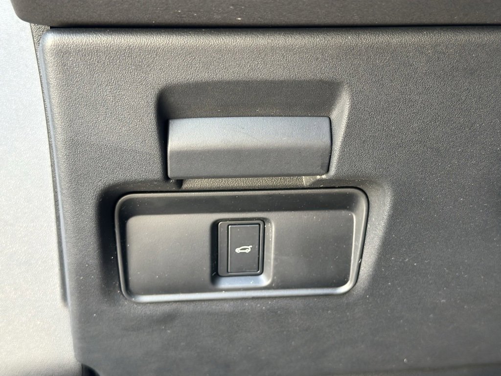 Used 2024 Land Rover Discovery Sport S image 32