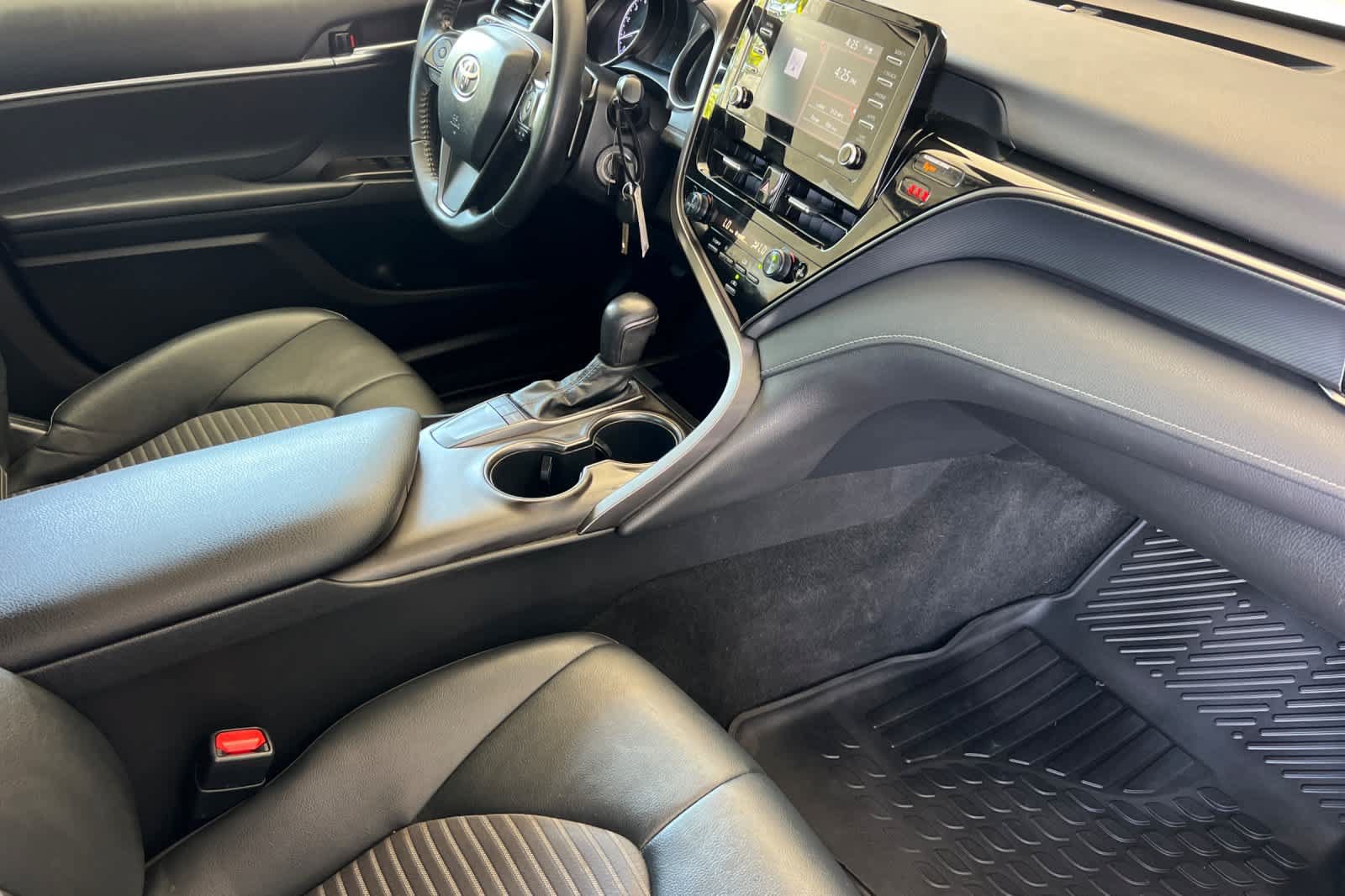 Used 2022 Toyota Camry SE FWD image 15