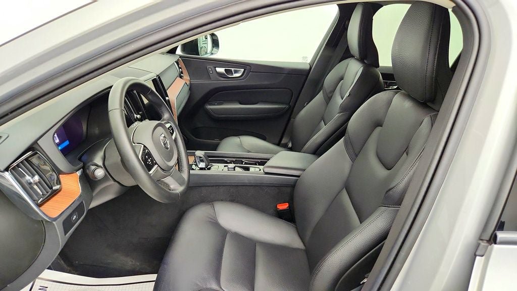 Used 2024 Volvo XC60 B5 Plus w/ Climate Package AWD/4WD image 19