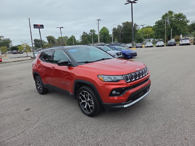 Used 2025 Jeep Compass Limited AWD/4WD image 4