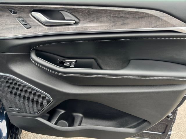 Certified 2023 Jeep Grand Cherokee Overland w/ Luxury Tech Group IV AWD/4WD image 24