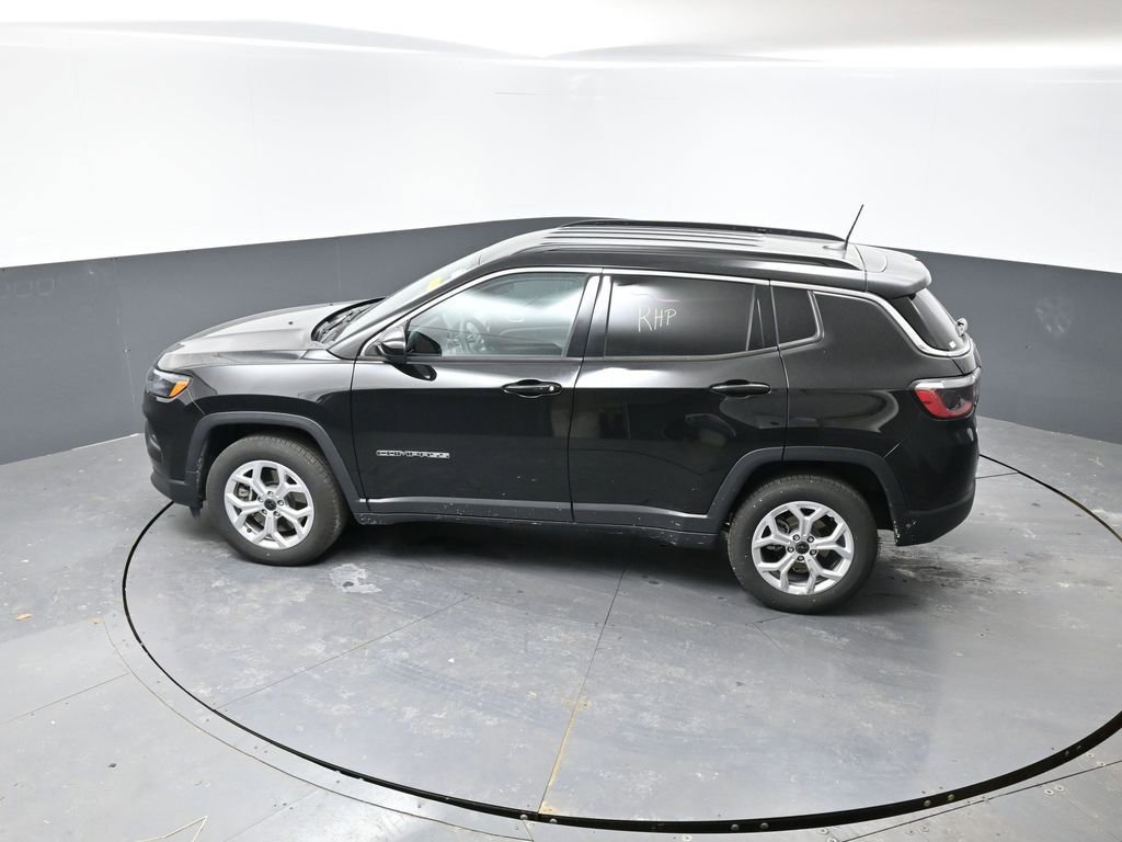 Used 2025 Jeep Compass Latitude image 20
