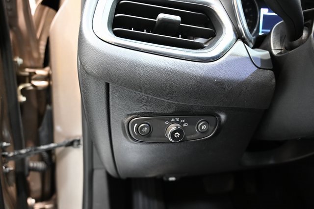 Used 2018 Chevrolet Equinox Premier image 24