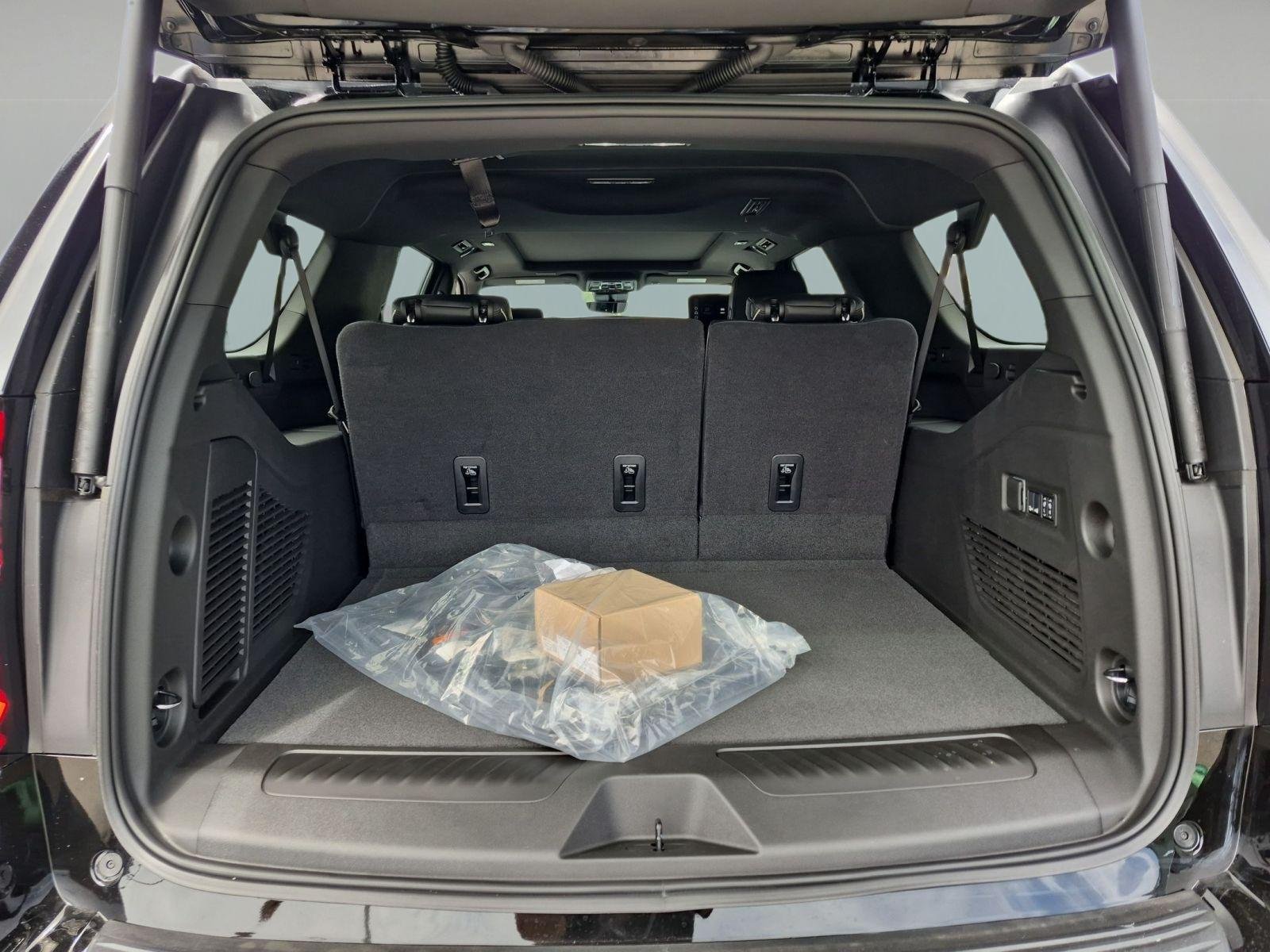New 2026 GMC Yukon XL Elevation w/ Elevation Premium Package RWD image 25