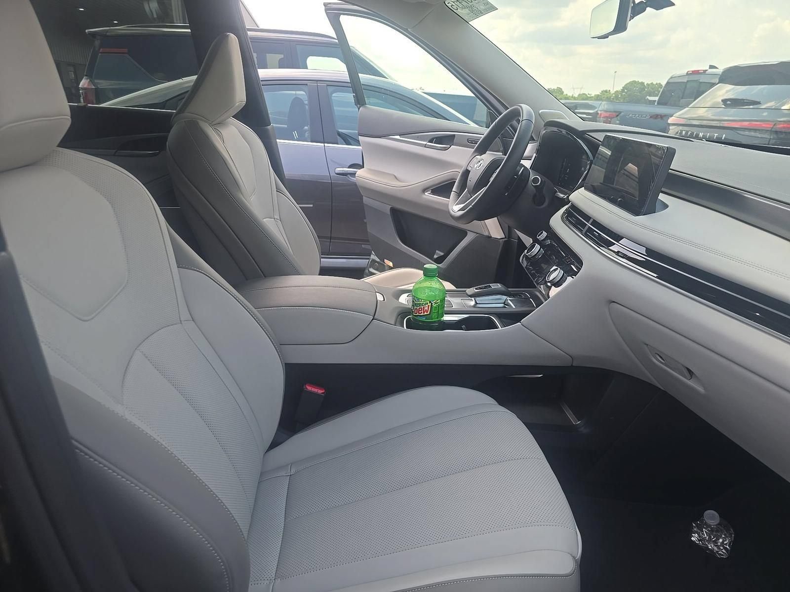 Certified 2026 INFINITI QX60 Luxe w/ Cargo Package AWD/4WD image 12