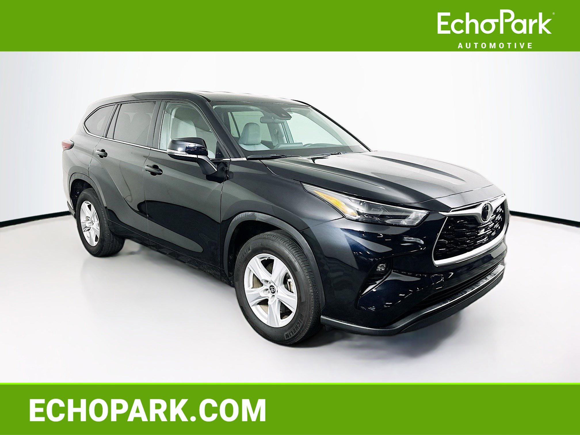 Used 2024 Toyota Highlander LE image 1