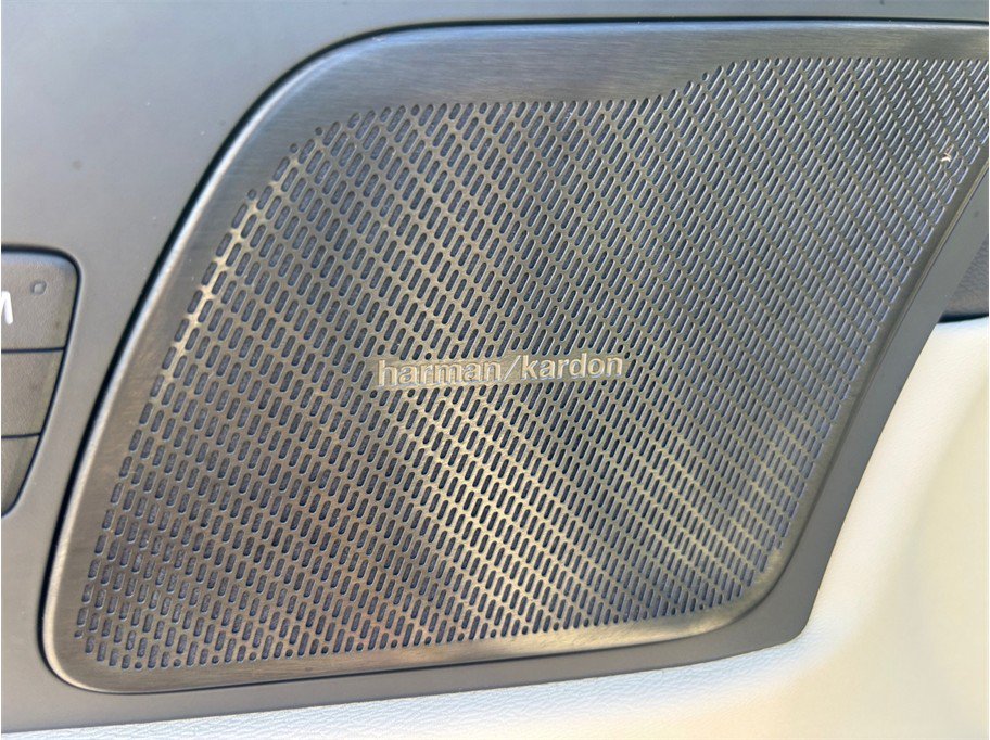 Used 2024 Volvo XC60 B5 Ultimate AWD/4WD image 25