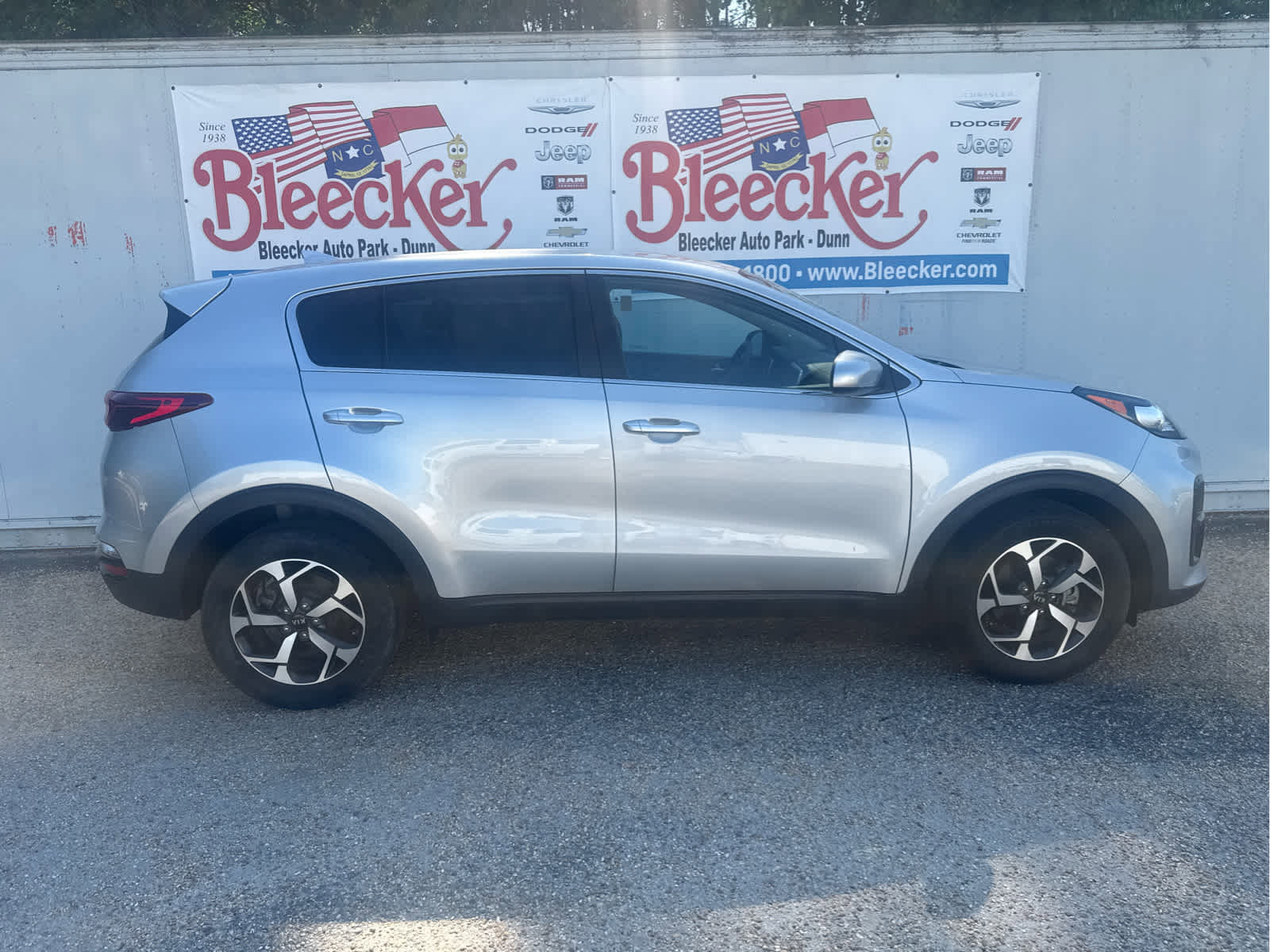 Used 2022 Kia Sportage LX image 2