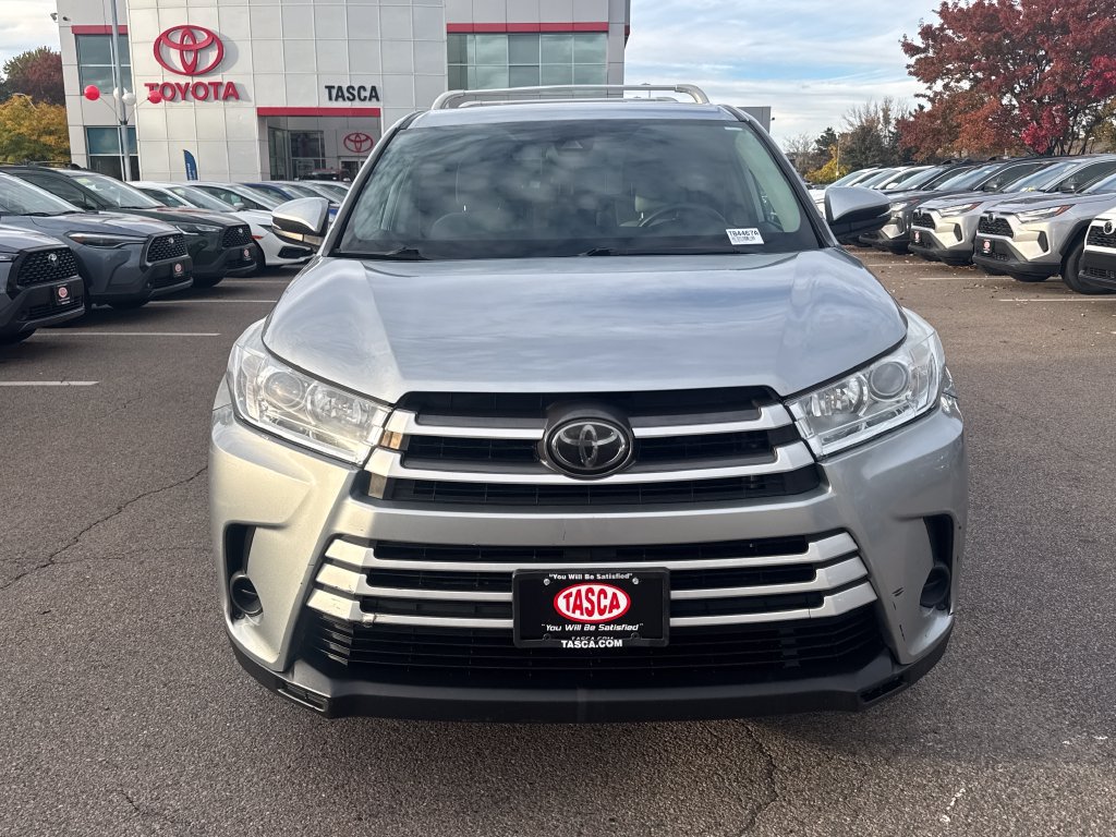 Used 2019 Toyota Highlander LE AWD/4WD image 2