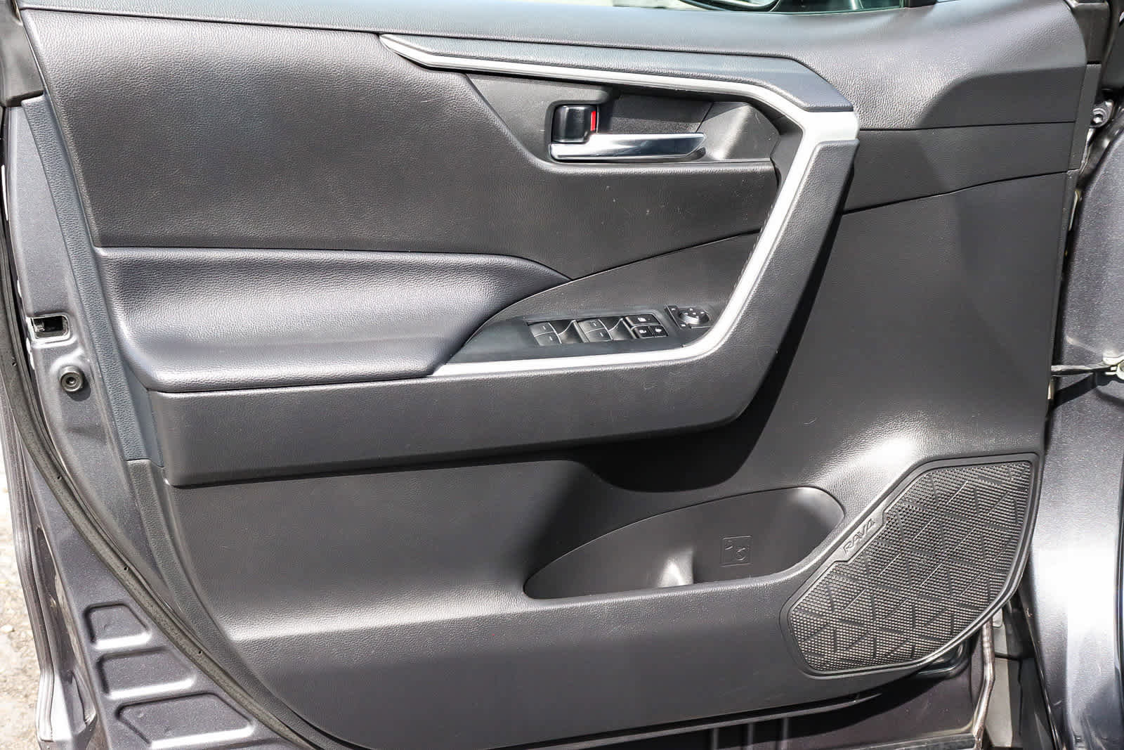 Used 2023 Toyota RAV4 XLE image 24