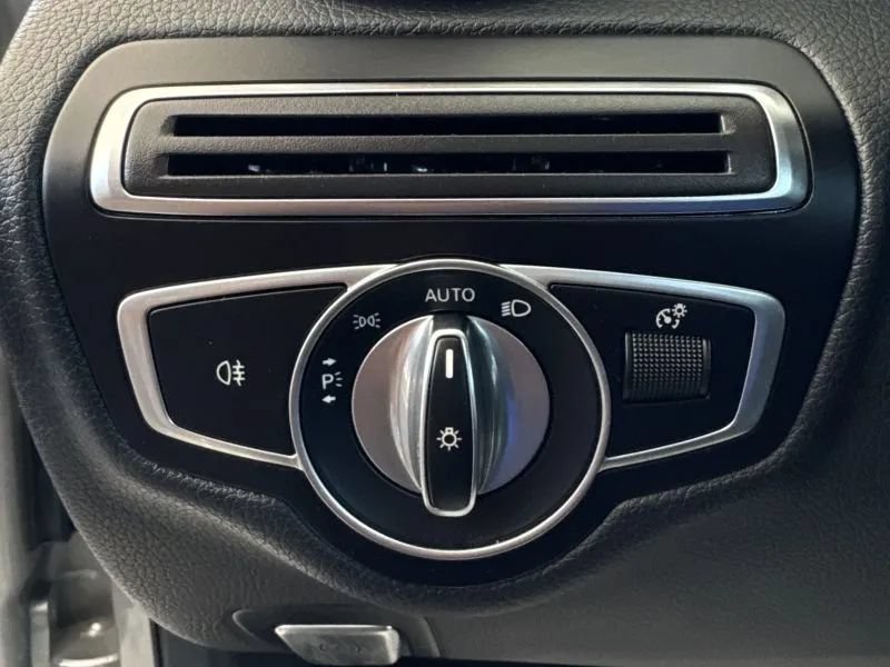 Used 2019 Mercedes-Benz C 300 4MATIC Sedan image 43