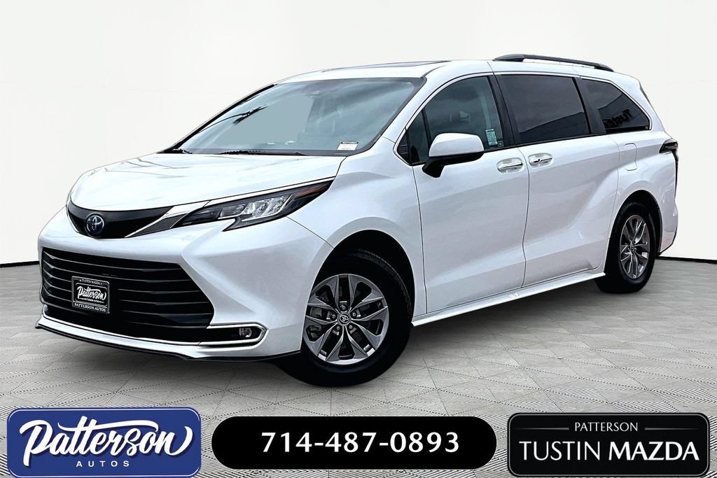 Used 2023 Toyota Sienna XLE FWD image 1