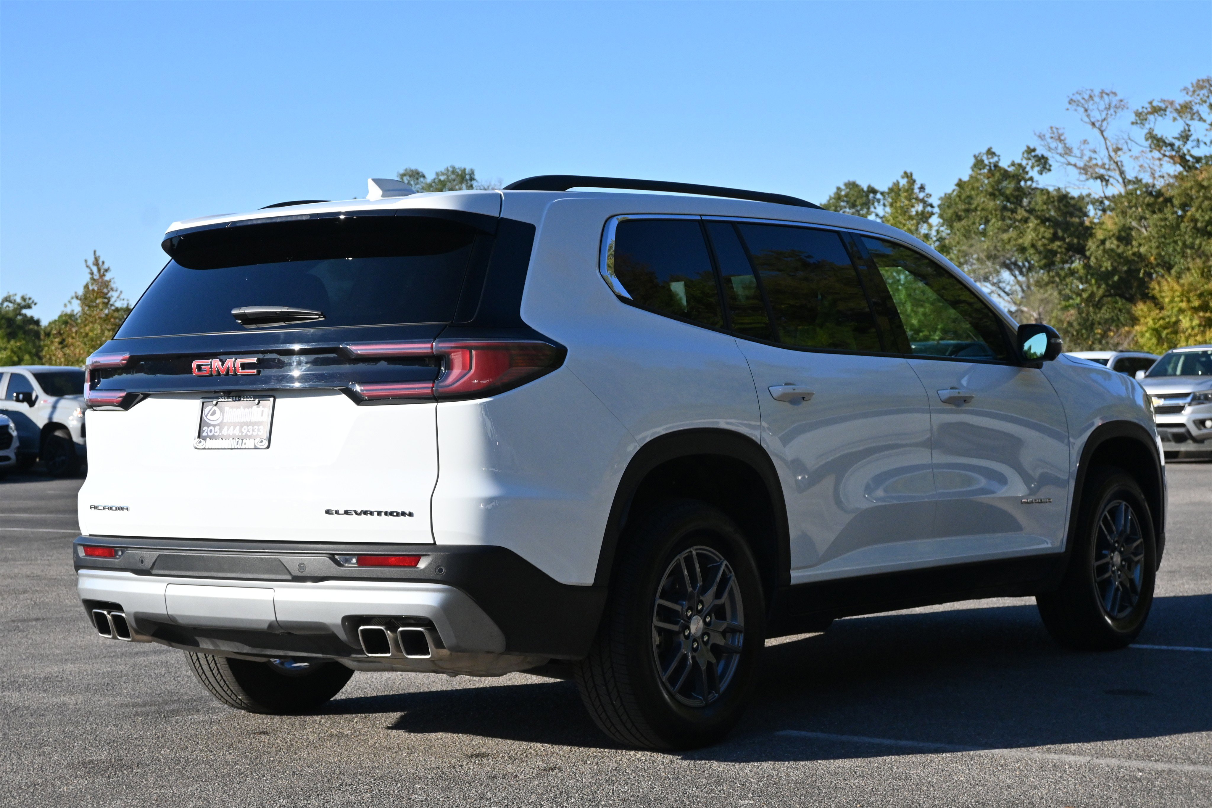 Used 2025 GMC Acadia Elevation image 9