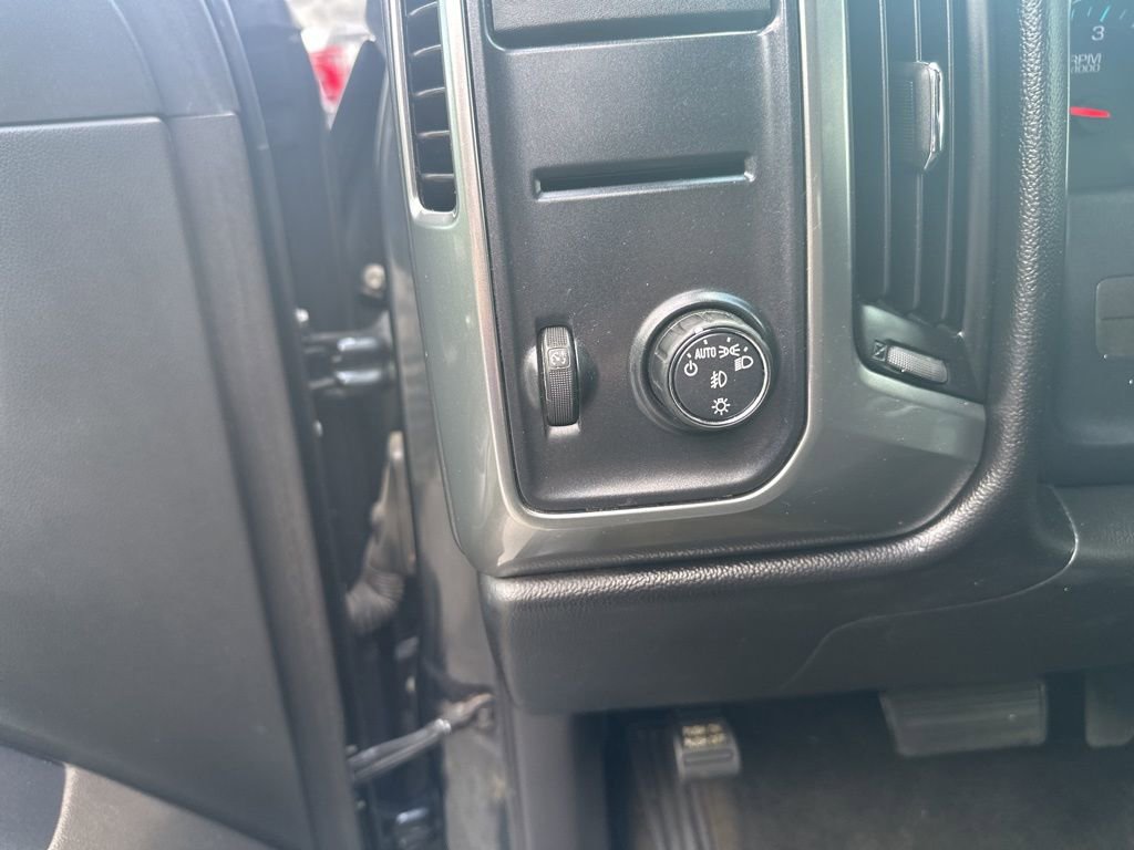 Used 2018 Chevrolet Silverado 1500 LT w/ LT Eassist Package RWD image 13