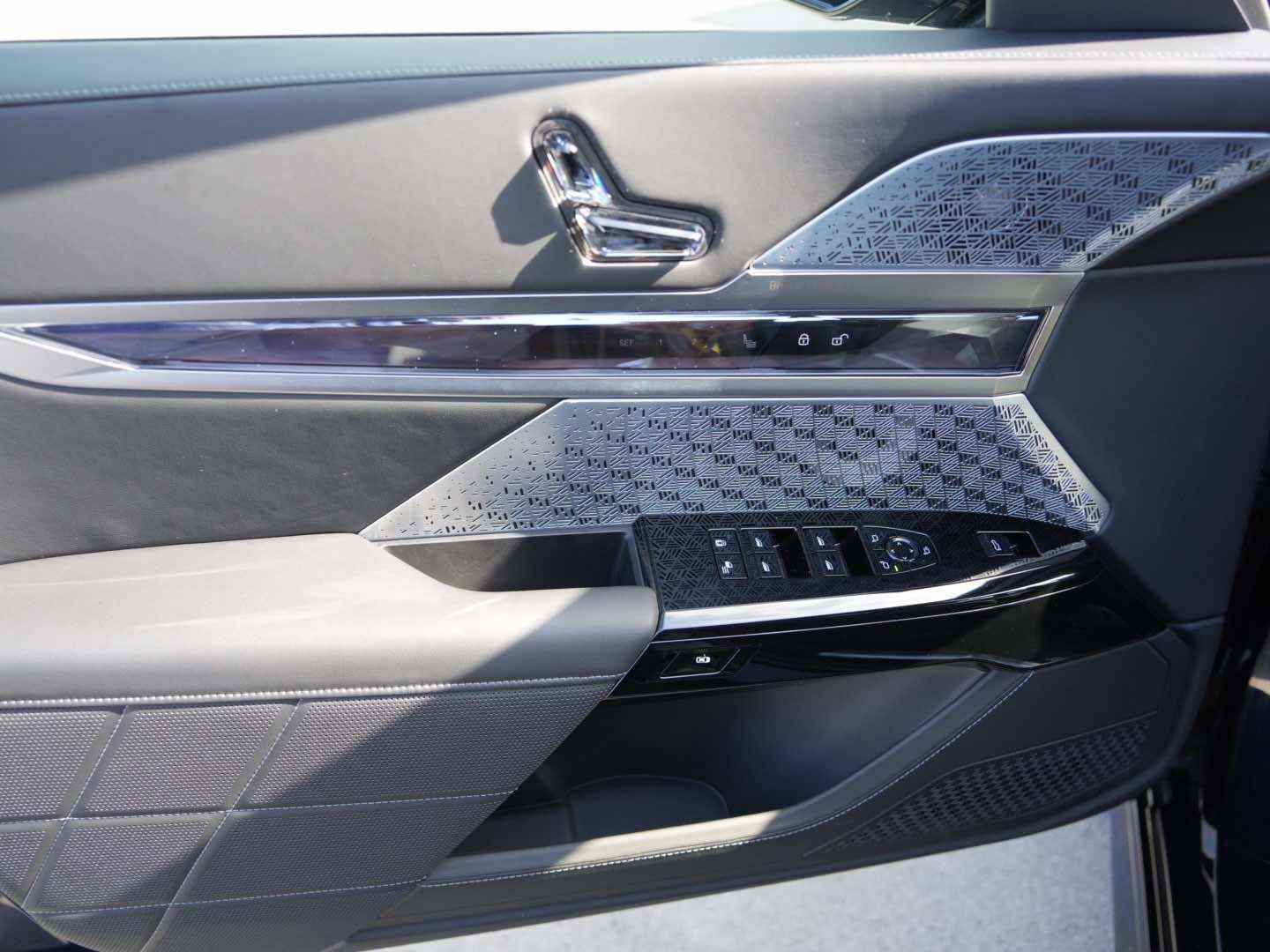 Used 2025 BMW i7 M70 image 10