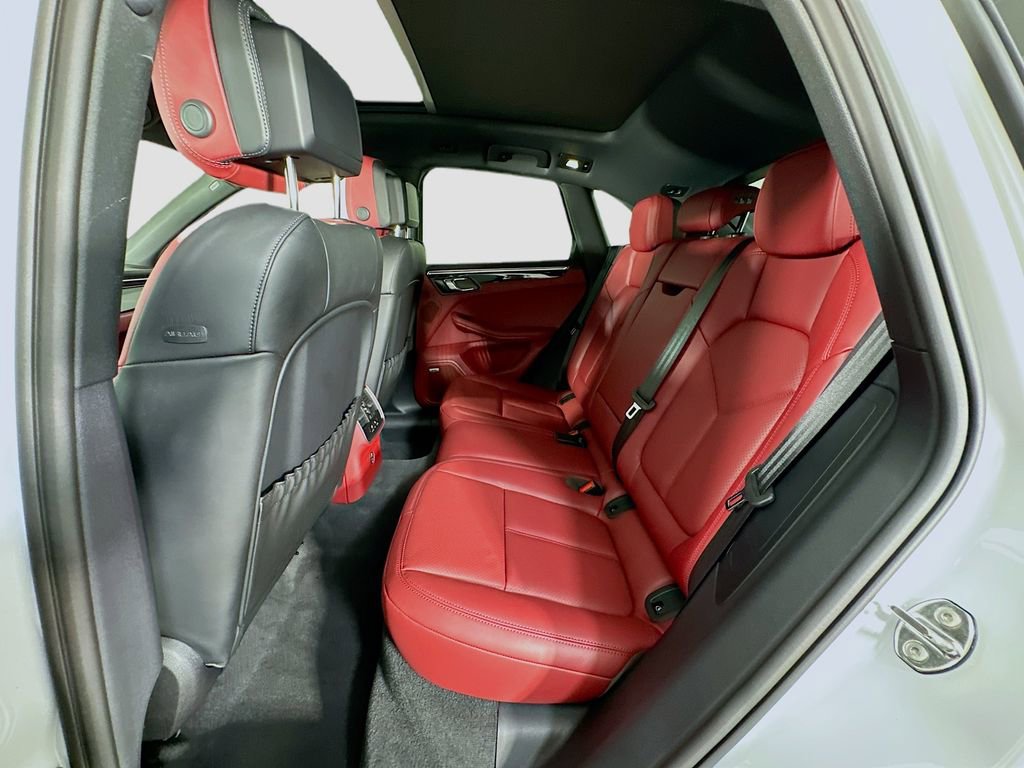 Certified 2026 Porsche Macan AWD/4WD image 24